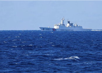 US Challenges China With Warship Deployment in Disputed South China Sea Waters